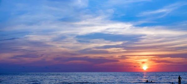 Côte de la mer au coucher du soleil, Koh Chang, Thaïlande — Photo