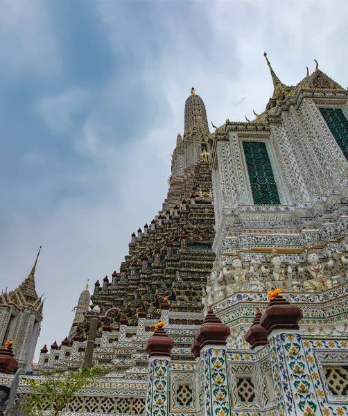 Centrální Pagoda v chrámu Wat Arun, Bangkok, Thajsko — Stock fotografie