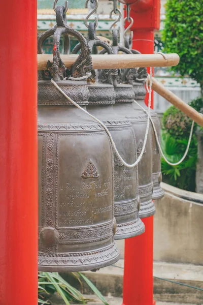Колокол в Ват-Аруне в Таиланде — стоковое фото