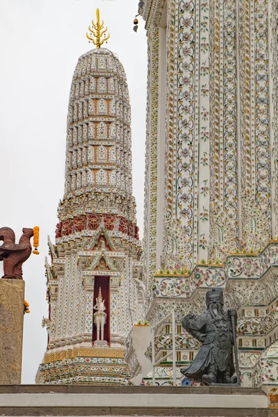 Sieraad details van Wat Arun, Bangkok, Thailand — Stockfoto