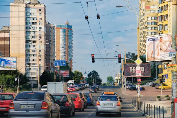 Вид на оживленное движение в Киеве — стоковое фото