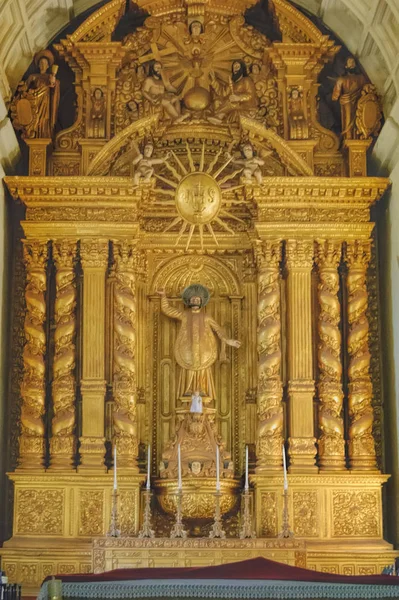 Innvendig i den romersk-katolske kirken i Goa – stockfoto