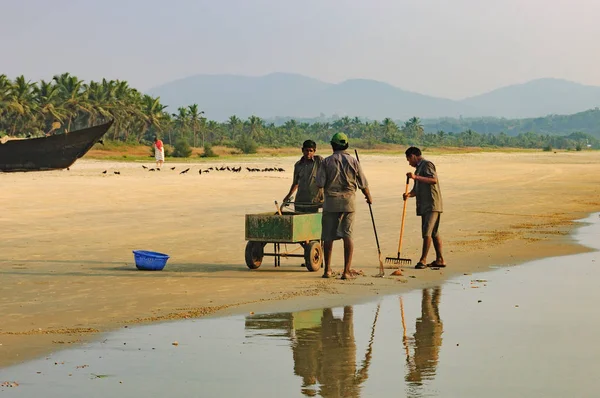 Limpeza de praia em Goa, Índia — Fotografia de Stock