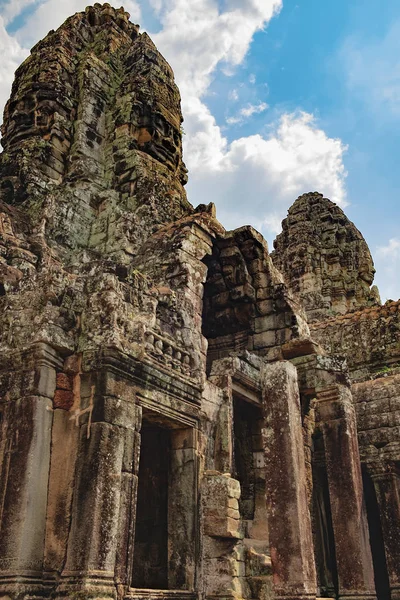 Largos pasillos del Templo de Prasat Bayon en Camboya — Foto de Stock