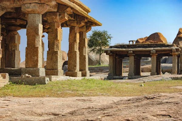 Αρχαία ερείπια στο λόφο Hemakuta, Hampi, Ινδία — Φωτογραφία Αρχείου