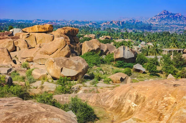 Hermoso paisaje con grandes rocas, Hampi, India — Foto de Stock
