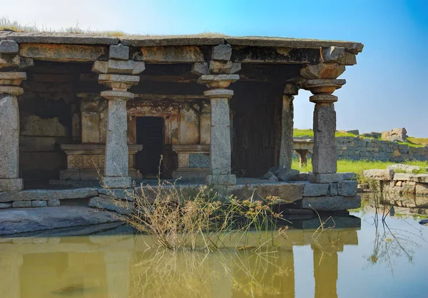 Αρχαία ερείπια στο λόφο Hemakuta, Hampi, Ινδία — Φωτογραφία Αρχείου