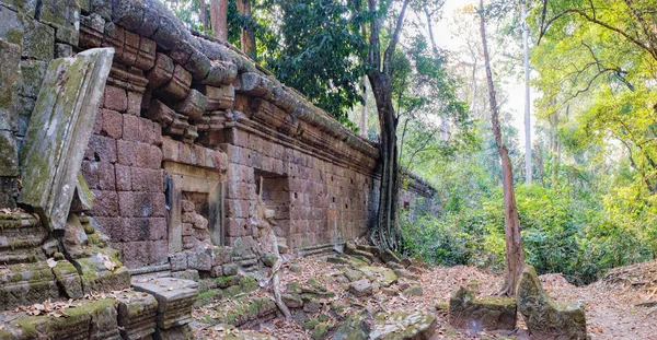 Khmer arkitektur i Angkor komplex, Kambodja — Stockfoto