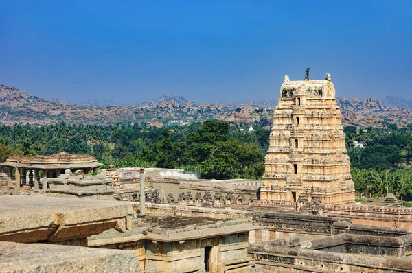 Ruínas antigas na colina Hemakuta, Hampi, Índia — Fotografia de Stock