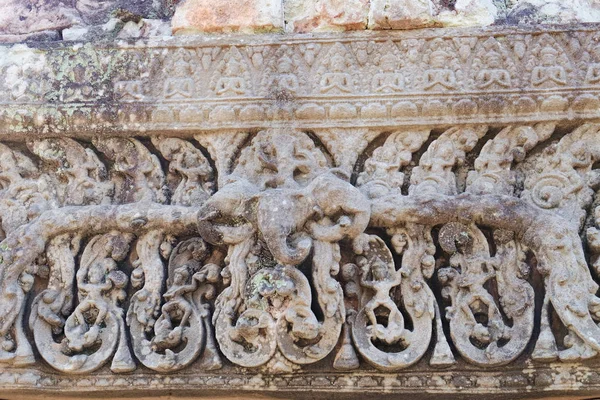Tallar con escenas religiosas en el Complejo Angkor — Foto de Stock