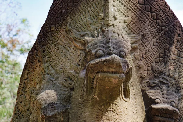 Estátua de Naga no Templo Beng Mealea no Camboja — Fotografia de Stock