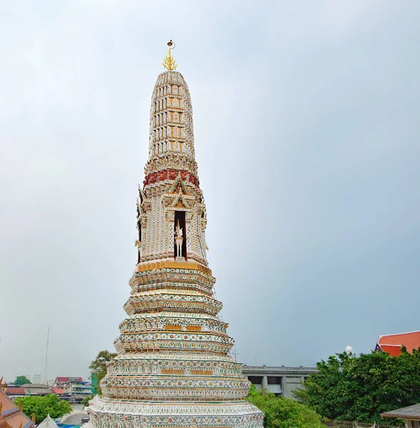 Stupa encrusted with coloured faience, Wat Arun — Stock Photo, Image