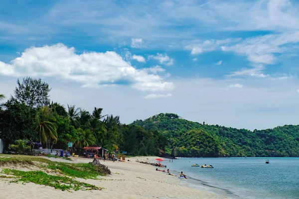 Schöner exotischer Strand in Malaysia — Stockfoto