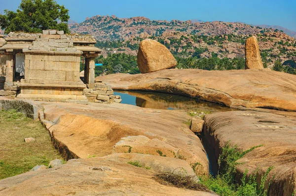 Αρχαία ερείπια στο λόφο Hemakuta, Hampi, Ινδία — Φωτογραφία Αρχείου