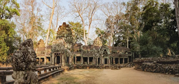 Ta Prohm Tapınağı Angkor kompleksi, Kamboçya'da — Stok fotoğraf