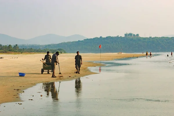 Limpeza de praia em Goa, Índia — Fotografia de Stock