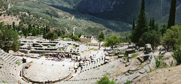 Amfiteátr během exkurze, Delphi, Řecko — Stock fotografie