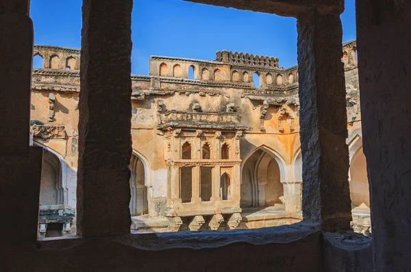 Oude ruïnes van Queen's Bath in Hampi, India — Stockfoto
