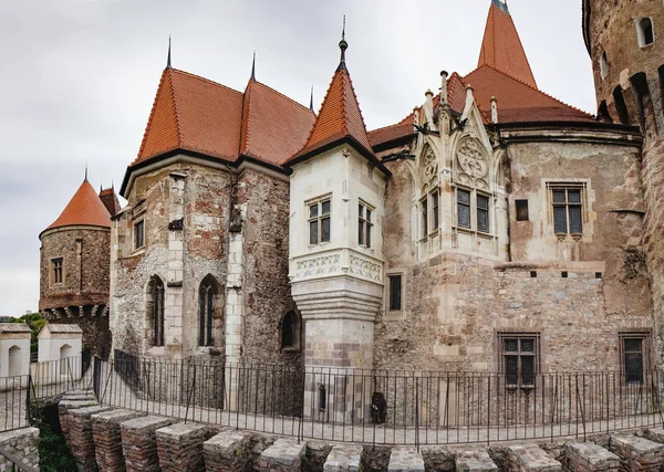 Wieże zamku Corvin w Rumunii — Zdjęcie stockowe