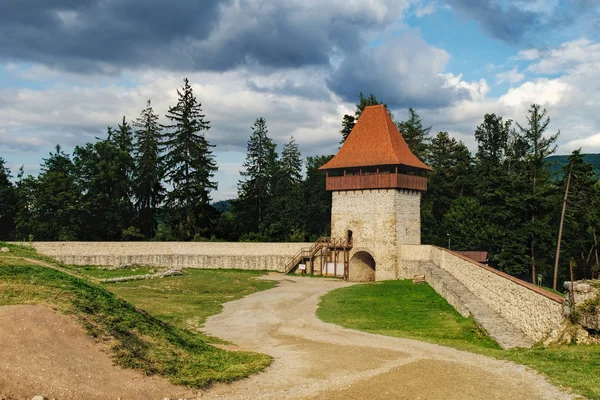 Rasnov pevnost v Rumunsku — Stock fotografie