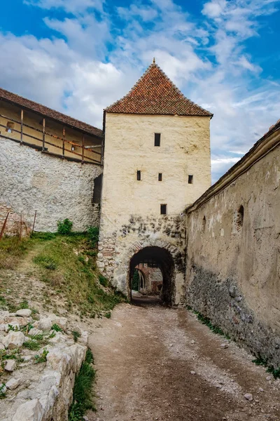 Innenhof der Festung Rasnov, Rumänien — Stockfoto