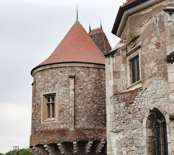 Türme der Burg Corvin in Rumänien — Stockfoto