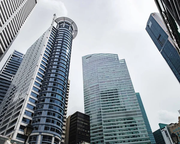 Blue skyscraper in the Raffles Place, Singapore — Stock Photo, Image