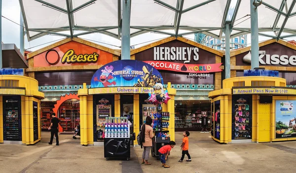 Shops for tourists in Sentosa Island, Singapore — Stock Photo, Image