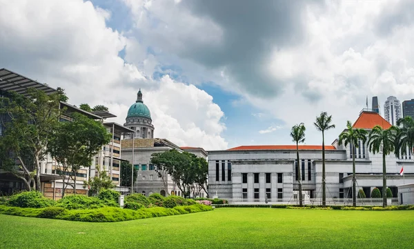 Singapore Parliament in downtown with blue sky — Stock Photo, Image