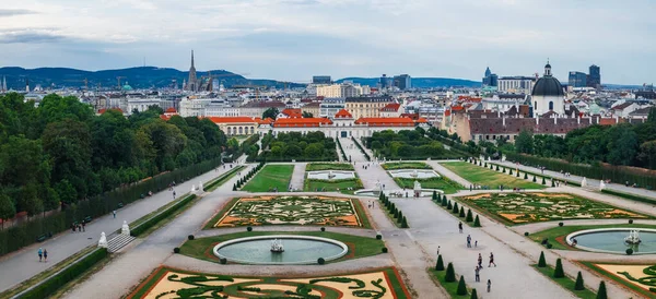奥地利维也纳市中心的Belvedere花园 — 图库照片