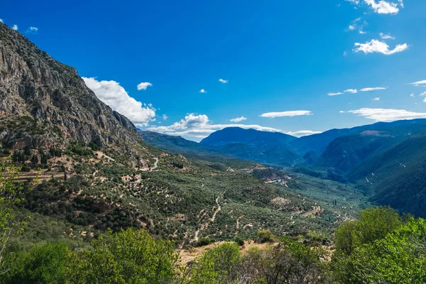 Hillside with picturesque mount, Delphi, Greece — стоковое фото