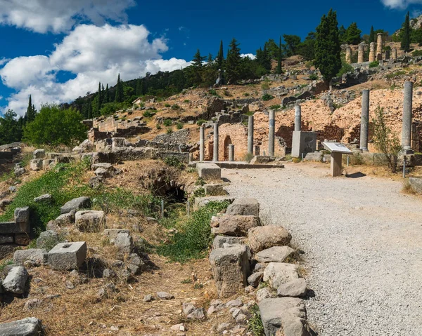 Hillside археологічних розкопок в Греції Delphi, — стокове фото