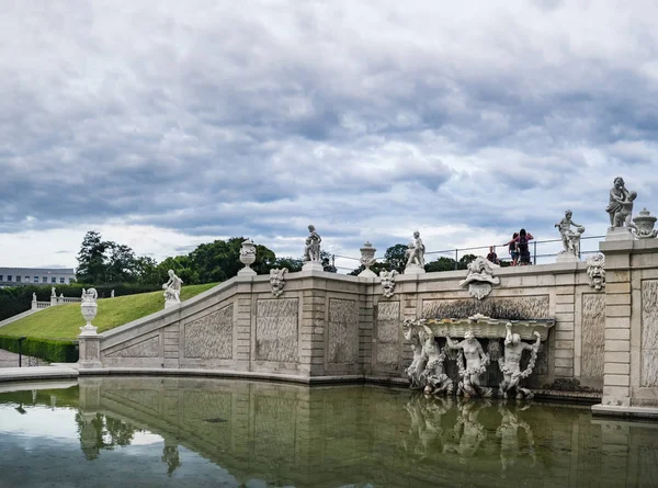 Fountain near Belvedere Palace, Vienna, Austria — Stock Photo, Image