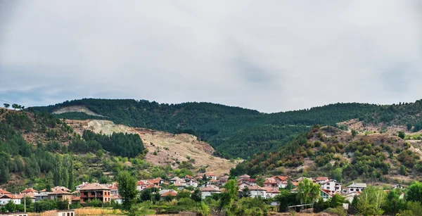 Paysage rural naturel typique en Bulgarie — Photo