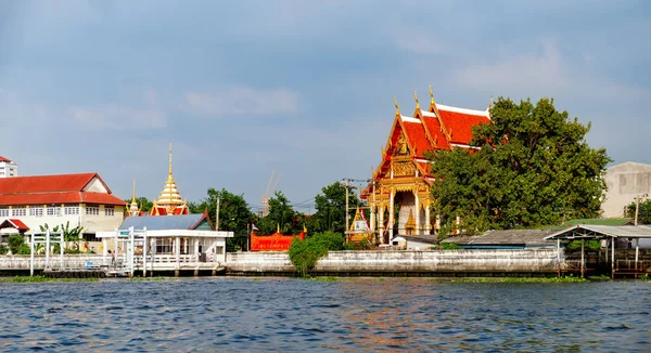 Pequeno templo em Bangkok, Tailândia — Fotografia de Stock