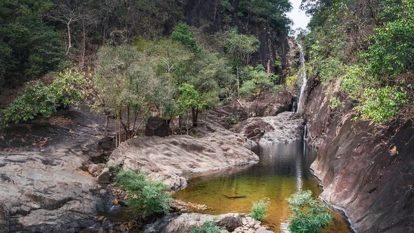 Водопад Клонг Флу Зеленых Джунглях Таиланда Экзотический Лес Национальном Парке — стоковое фото
