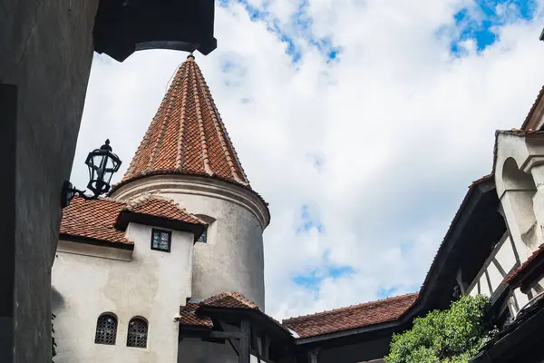 Střechy Věže Hradu Bran Nebo Dracula Transylvánii Rumunsko Pod Modrým — Stock fotografie