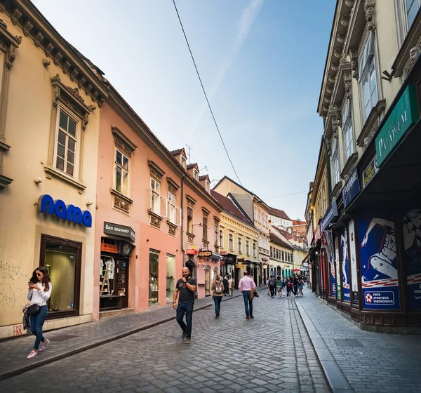 Zagrzeb Chorwacja Września 2019 Ludzie Odwiedzają Stare Chorwackie Budynki Ulice — Zdjęcie stockowe