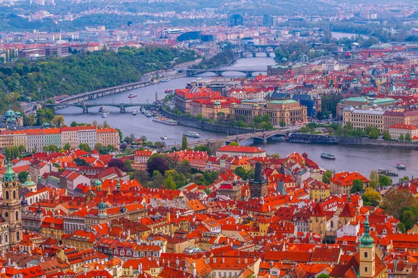 Vue sur Prague, ponts sur la rivière Vtlava, République tchèque — Photo