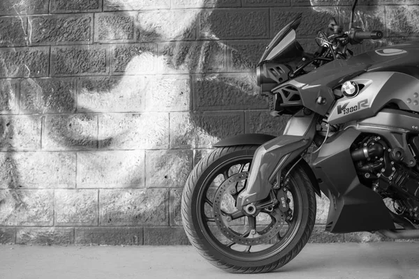 Desporto BMW Motocicleta fotografada ao ar livre — Fotografia de Stock