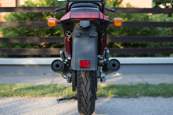 Oldtimer Kawasaki Motorrad im Freien fotografiert. Legendäres Fahrrad aus Film Top Gun. — Stockfoto