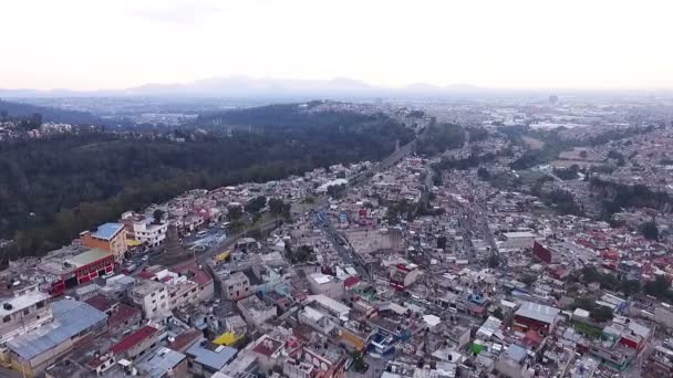 Вид с воздуха на пригороды Мехико . — стоковое видео