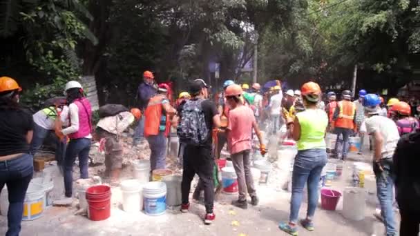 Roma Ciudad México Septiembre 2017 Voluntarios Levantan Mano Con Puño — Vídeo de stock