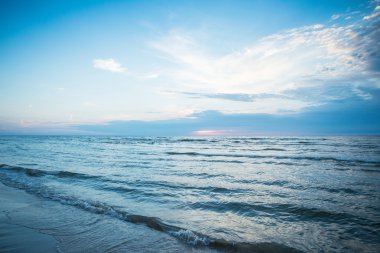 Dramatik bulutlu gökyüzü günbatımı