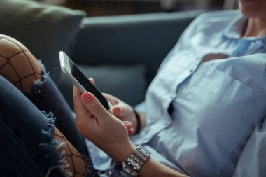 müzik güzel bir genç kadın