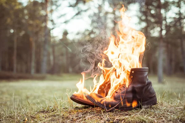 Burning shoes. Abstract composition of shoes on fire — Stock Photo, Image