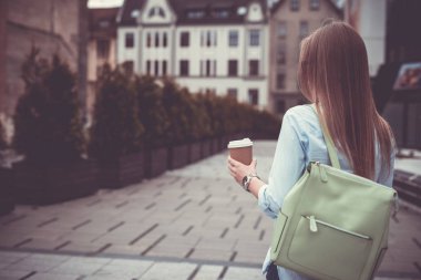 Kahve içme güzel kız