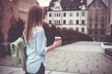 Kahve içme güzel kız