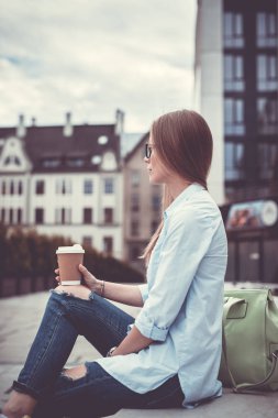 Kahve içme güzel kız