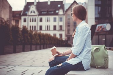 Kahve içme güzel kız